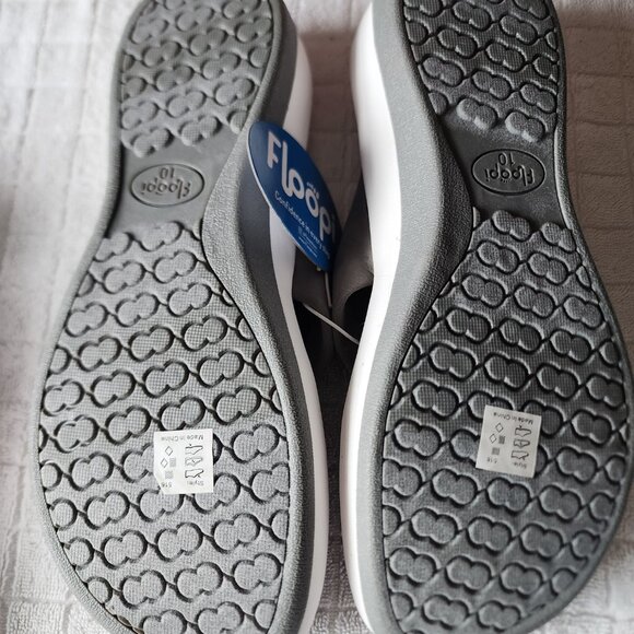 Elevate your summer footwear with these Floopi womens flip flops in white and gr - Picture 3 of 6